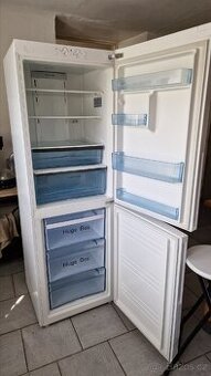 Lednice s mrazákem Haier