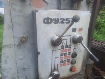 Frézka na kov universální.