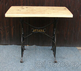 Stolek ze starožitného šicího stroje Afrana