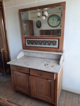 Starozitny toaletní stolek