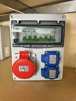 Zásuvková skříň jištěná 1x400V 16A 2x230V