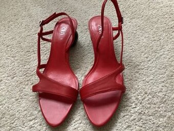 Letní boty - sandály - nazouváky zn. ZARA