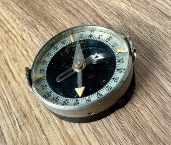 Starý vojenský kompas bez řemínku
