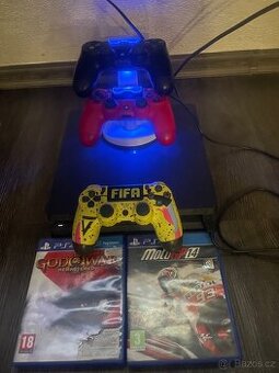 PS4 slim 1T ,3 ovladače ,nabíječka, 2 hry
