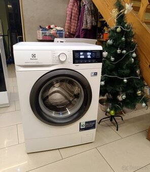 Zánovní pračka Electrolux na 7 kg