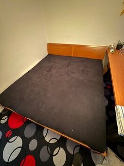 Manželská dřevěná postel 180x200. Původní cena 36tis.