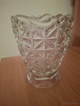 Skleněná váza na květiny