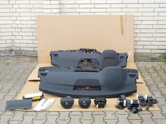 Škoda Superb 3, palubka ,airbagy, pasy ,kapota, maska .