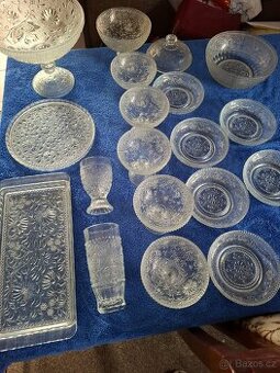 Velká sada lisované sklo