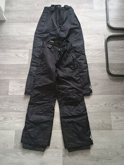 2x lyžařské kalhoty vel. 134/140 pro dvojčata