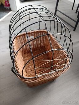 Proutěný košík na kolo
