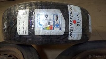 Prodám 1ks zimní pneu 205/55 r16