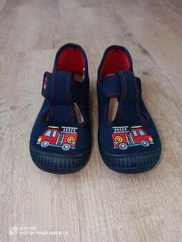 Chlapecké bačkůrky vel. 26