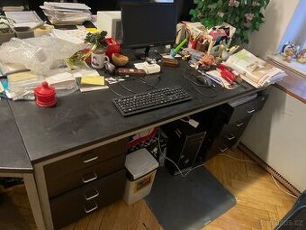 Kancelářské stoly - na prodej i zvlášť