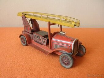 staré plechové požární autíčko Tippco hasič na klíček 30léta