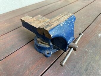 Dílenský otočný svěrák 150mm