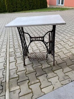 Stolek z šicího stroje