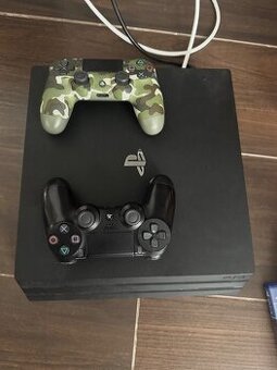 PS4 PRO 1TB + 2 ovladače + hry (Pravidelně čištěný) - 1