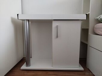 Stolek pod akvárium