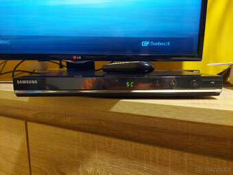 Samsung DVD-D530 - DVD přehrávač, USB, HDMI, ovladač