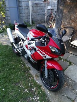 Yamaha R6