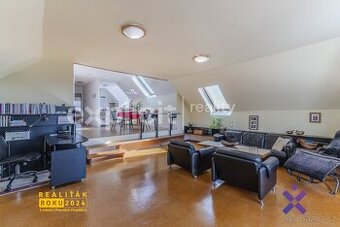 Prodej rodinného domu 4+1 210 m2, pozemek 156 m2 - Uherské H