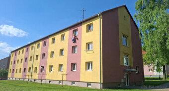Byt 1+1 ve 3. poschodí cihlového domu ve Stochově