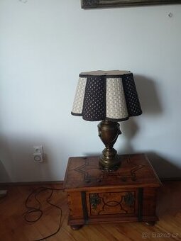 Stínítko na starožitnou lampu.