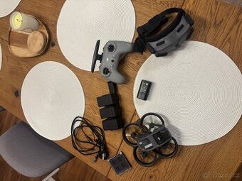 Dron DJIA AVATA fly more combo