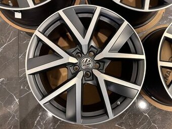 original kolesa VW Touareg III CR r20 760601025Q
