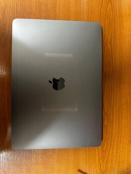 MacBook Pro 13” (2017) – nafouklá baterie, na opravu