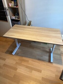Výškově nastavitelný stůl s ovládáním 120x60 – jako nový