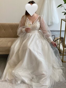 Svatební šaty značky Honeymoon - model Regina