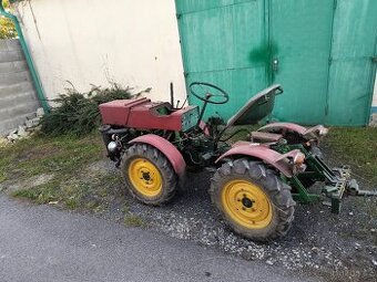 malotraktor T-4k12, včetně příslušenství