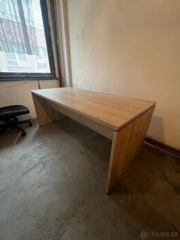 Kancelářský stůl