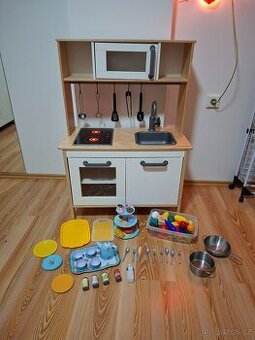 Dětská kuchyňka s příslušenstvím