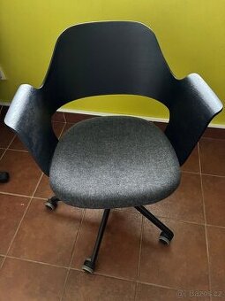 Prodám dvě kancelářské křesla