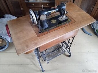Starý šicí stroj Astra