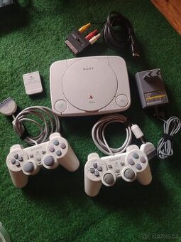 ​🔥 SBĚRATELSKÝ SET PS one (SCPH-102) + 9 TOP TITULŮ – MUZEJ