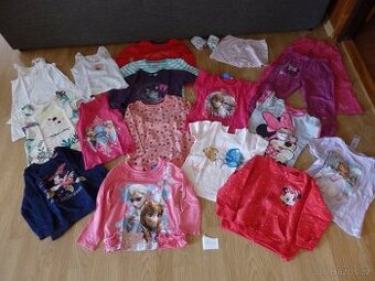 Balík oblečení pro holčičku velikost 98/104