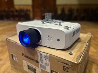 Panasonic PT-EZ590 + ET-ELT30