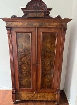 Starožitná skříň, 2643