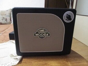 Modelingové kytarové kombo Mooer Hornet Black