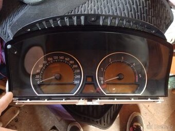 BMW e65 e66 730d budíky tachometr