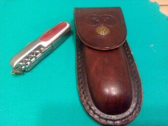 KOŽENÉ POUZDRO NA ZAVÍRACÍ NŮŽ - HOVĚZÍ KŮŽE - RUČNÍ PRÁCE