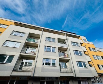 Pronájem zděného bytu 2+kk s lodžií, Tábor - Nerudova