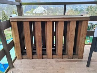 Dřevěné  zábradlí