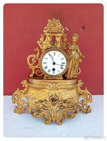 figurální zdobené mosazné mechanické hodiny Francie 1910 - 1