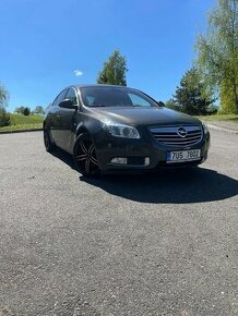 Opel Insignia 2.0 tdci bi.turbo 4x4 top Výbava