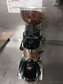 Profesionální mlýnek na kávu CUNIL